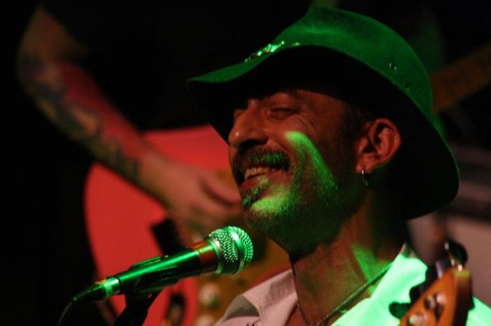  Mustache Maia e banda